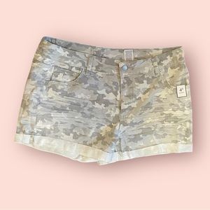 Camo shorts size 18
